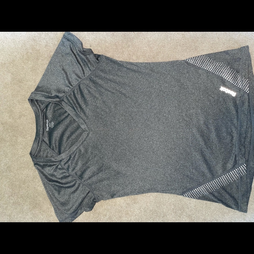 Reebok Gray Women’s Workout V-Neck Tee Size S